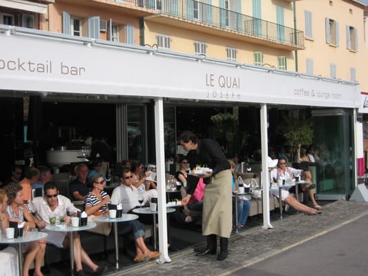 Le Quai by null