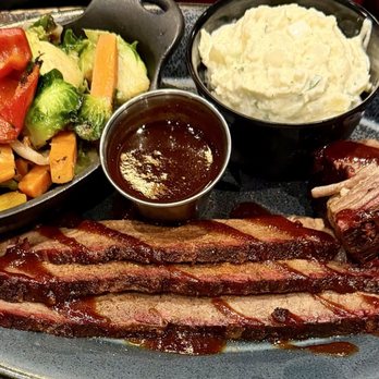 Q39 Midtown - Brisket and burnt ends with veggies and potato salad - Barbeque Near Me - Kansas City, Missouri