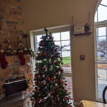 The Inn at Hershey Farm - Christmas tree in Hershey Inn's main building - Hotels Near Me - Ronks, Pennsylvania The Inn at Hershey Farm - Christmas tree in Hershey Inn's main building - Hotels Near Me - Ronks, Pennsylvania