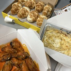 Winzza - Wings and Large Deluxe Pizza