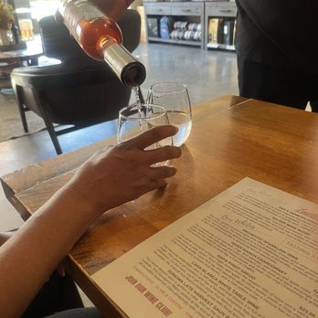 Housley Napa Valley - Wine Tasting Room Near Me - Napa, California