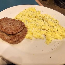 Locals Family Diner - Scrambled eggs with sausage patties