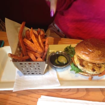 Chili's - guacomole turkey burger without guacomole - American Near Me - Conyers, Georgia