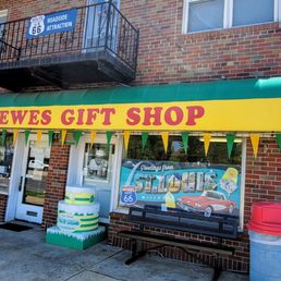Exterior outside entrance of Ted Drewes Gift Shop - St. Louis, Missouri Exterior outside entrance of Ted Drewes Gift Shop - St. Louis, Missouri
