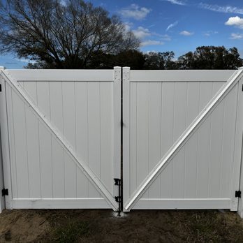 W&R Service Solutions - Fences & Gates Near Me - Windermere, Florida W&R Service Solutions - Fences & Gates Near Me - Windermere, Florida
