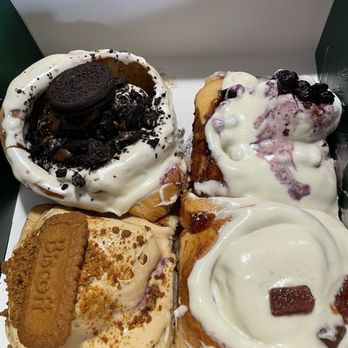 Di Vilma - Four pack- Oreo, blueberry, Biscoff, guava/cheese - Bakeries Near Me - Orlando, Florida
