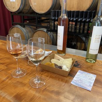 Sonoma Portworks - bite box - Wine Tasting Room Near Me - Petaluma, California Sonoma Portworks - bite box - Wine Tasting Room Near Me - Petaluma, California