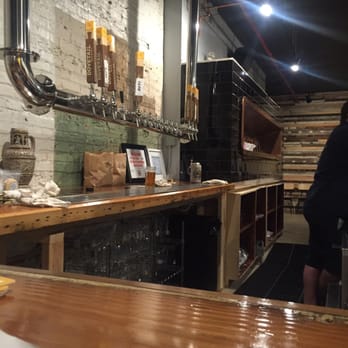 Dovetail Brewery - Bar view - Breweries Near Me - Chicago, Illinois Dovetail Brewery - Bar view - Breweries Near Me - Chicago, Illinois
