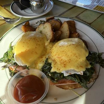 7th & Carson - Eggs Benedict - New American Near Me - Las Vegas, Nevada