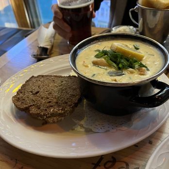 Oliver St John Gogarty - Seafood chowder - Pubs Near Me - Temple Bar, D Oliver St John Gogarty - Seafood chowder - Pubs Near Me - Temple Bar, D