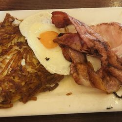 Pancake Manor - Bacon & hash browns ($18.50 AUD) big portion, okay taste