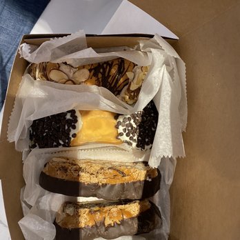 Mike's Pastry - Bakeries Near Me - Boston, Massachusetts Mike's Pastry - Bakeries Near Me - Boston, Massachusetts