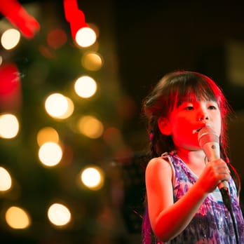 Cat Wong Studio - Keiki performing on stage - Vocal Coach Near Me Cat Wong Studio - Keiki performing on stage - Vocal Coach Near Me
