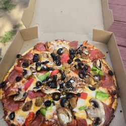 Siskiyou Brew Works - Sapling size Cali Pizza w extra extra cheese, and light red sauce!  Beyond awesome!