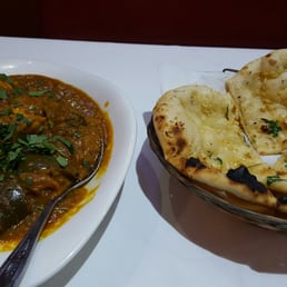 Murgh Rajshahi with Garlic Naan