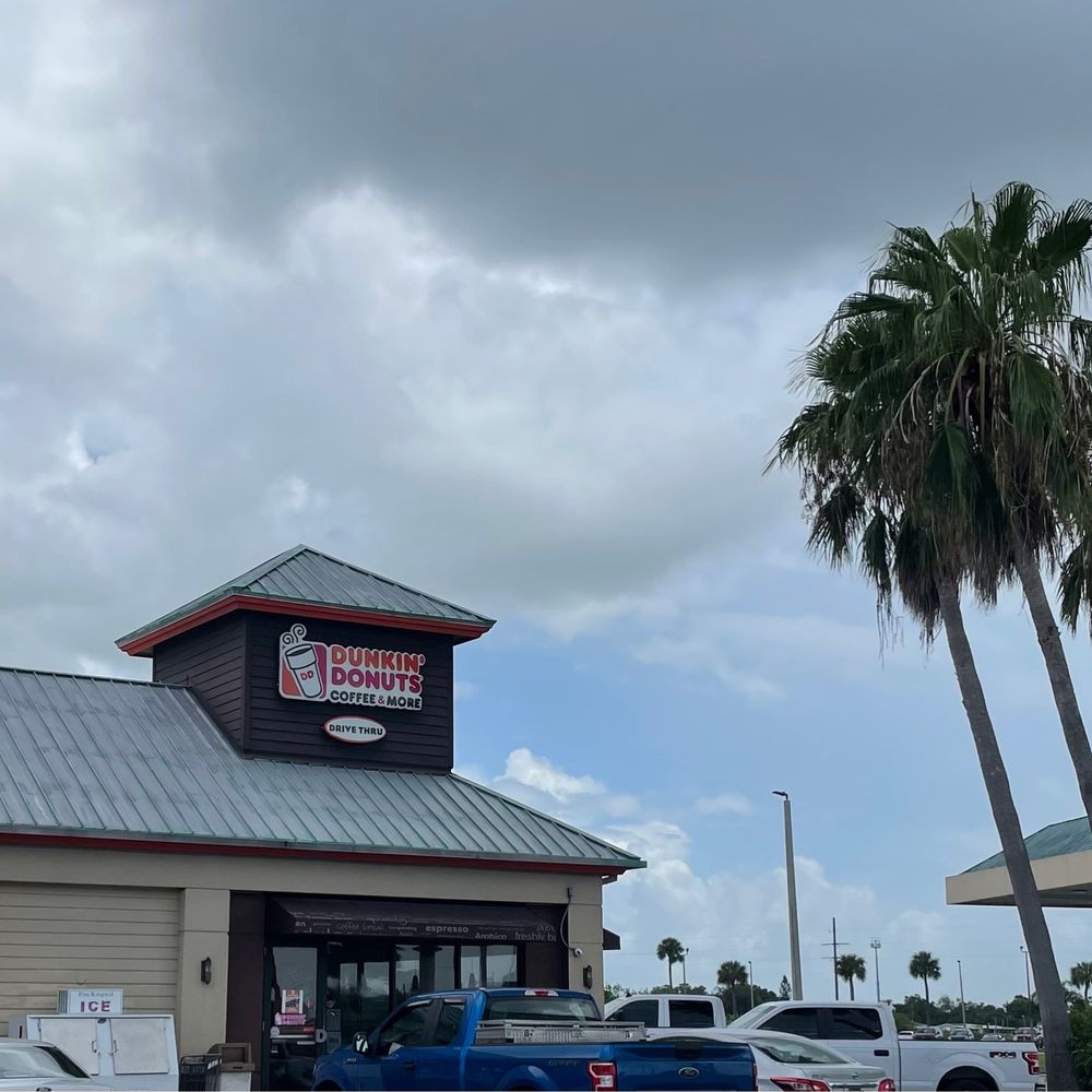 Dunkin' - Drive-thru on back side and parking in front and sides - Coffee & Tea Near Me - Okeechobee, Florida Dunkin' - Drive-thru on back side and parking in front and sides - Coffee & Tea Near Me - Okeechobee, Florida