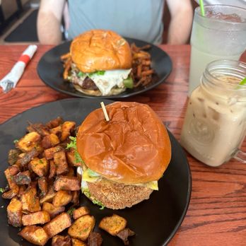 Root & Press - Vegan Chicken Deluxe - Cafes Near Me - Worcester, Massachusetts