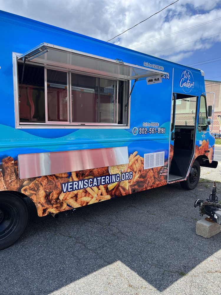 Vern's Catering Logo