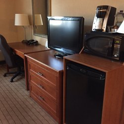Holiday Inn Burlington-Hotel & Conf Centre - Sitting area. TV did not work properly and kept switching back to the hotel channel by itself.