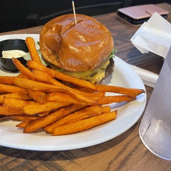 Anchor Bar - CHEESEBURGER  ON POINT - Sports Bars Near Me - Round Rock, Texas