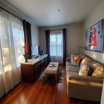 Artisan Downtown - Livingroom of suite area - Hotels Near Me - DeLand, Florida Artisan Downtown - Livingroom of suite area - Hotels Near Me - DeLand, Florida