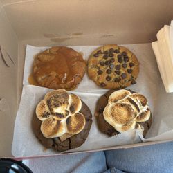 Mingos Cookies & Bubble Tea - Ooey Gooey, S'mores cookie, Chocolate Chip