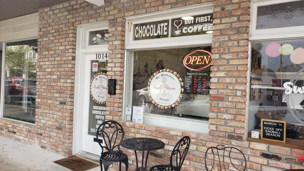 La Fontaine French Macarons Logo