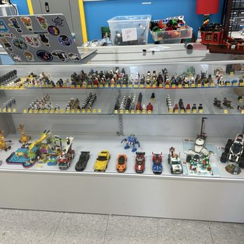Bricks & Minifigs - Hobby Shops Near Me - Lawndale, California