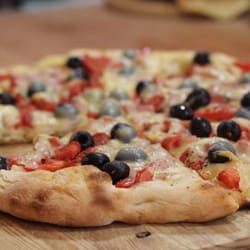 I Girasoli - L'estiva! Pizza con pomodorini, scamorza e olive nere! Gustosissima!!!