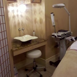 CK Salons - From precisely shaped brows to relaxing facials with results, CK offers a beautiful salon to enjoy time for yourself.