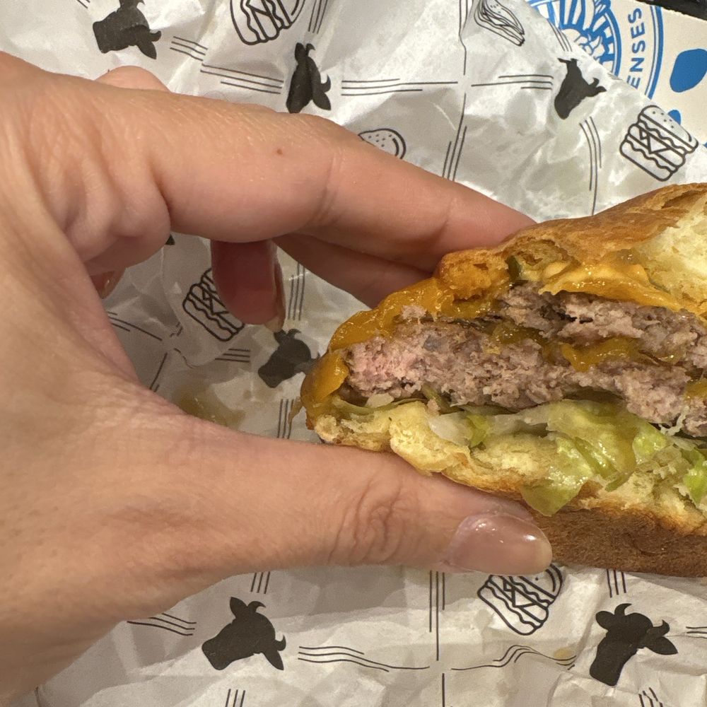 Holy Cow - Smash cheeseburger - Burgers Near Me - Monterrey, NLE