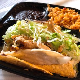 Chicken and lettuce "tacos" Chicken and lettuce "tacos"