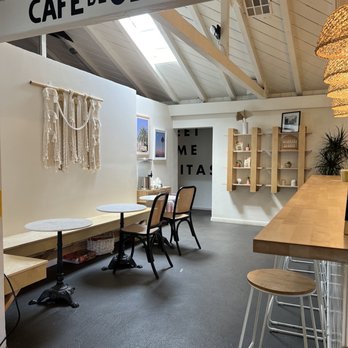 Queenstage Coffee House - Interior design - Coffee & Tea Near Me - Encinitas, California
