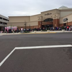 Hello Kitty Cafe - We came 15 min early and this is the line