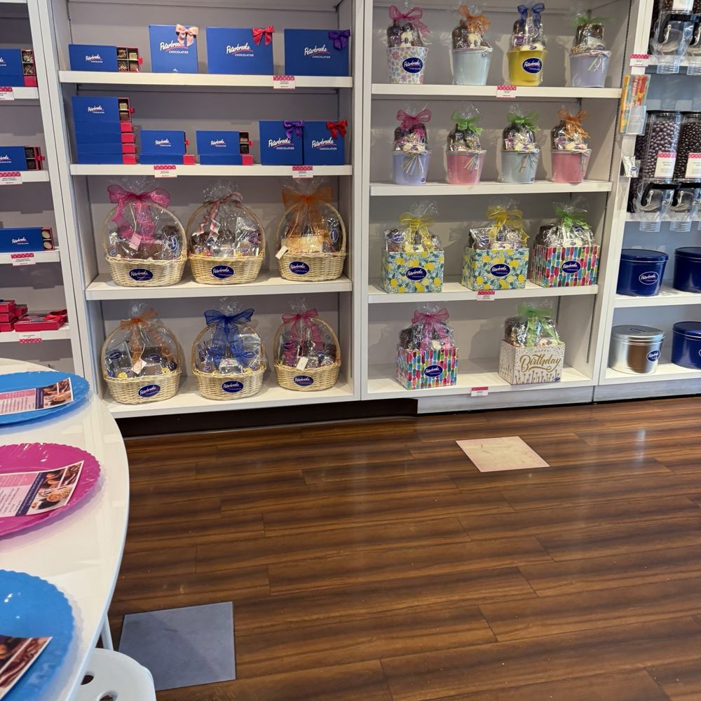 Peterbrooke Chocolatier Town Center - Inside - Chocolatiers & Shops Near Me - Jacksonville, Florida Peterbrooke Chocolatier Town Center - Inside - Chocolatiers & Shops Near Me - Jacksonville, Florida