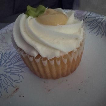 The Flying Cupcake  - The layers are amazing. - Bakeries Near Me - Indianapolis, Indiana