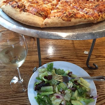 Fireside Pizza - Pear Gorgonzola Salad, Four Cheese Pizza, and a glass of white wine. Can't get better than that!! - Pizza Near Me - Olympic Valley, California