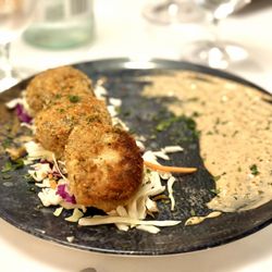 Bis on Main - Dungeness Crabcakes