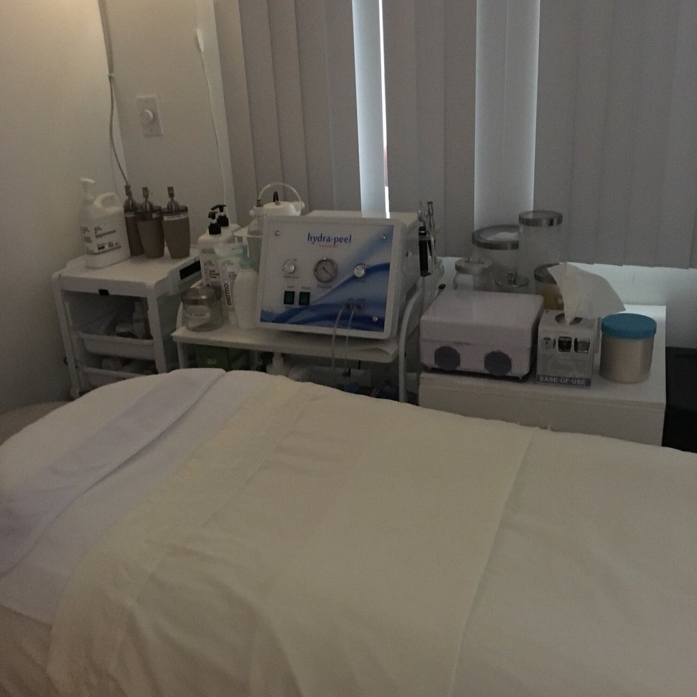Perfect Glow Skin Care - Super relaxing (and very private) scene/environment. Smells great and the calming music quietly playing in the background was awesome - Estheticians Near Me - Carson, California Perfect Glow Skin Care - Super relaxing (and very private) scene/environment. Smells great and the calming music quietly playing in the background was awesome - Estheticians Near Me - Carson, California