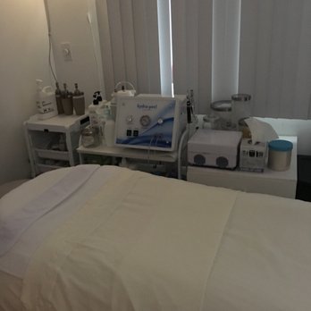 Perfect Glow Skin Care - Super relaxing (and very private) scene/environment. Smells great and the calming music quietly playing in the background was awesome - Estheticians Near Me - Carson, California Perfect Glow Skin Care - Super relaxing (and very private) scene/environment. Smells great and the calming music quietly playing in the background was awesome - Estheticians Near Me - Carson, California