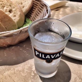 Restaurant Estia - Ouzo, warmes Brot und Aioli - Greek Near Me - Hamburg, HH