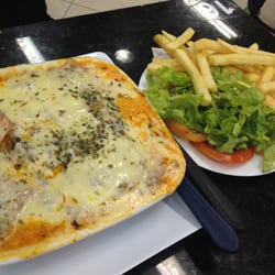 Bom Dia Lanches - Lasanha bolonhesa com batata frita e salada