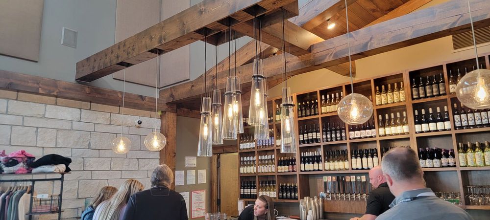 Glacial Till Vineyard & Winery Logo