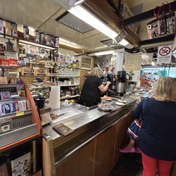 Torrefazione De Pedrina - Posto minuscolo, lato bancone, effetto grandangolo