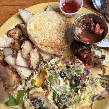 The Breadboard Restaurant - Breadboard omelete - Breakfast & Brunch Near Me - Ashland, Oregon The Breadboard Restaurant - Breadboard omelete - Breakfast & Brunch Near Me - Ashland, Oregon