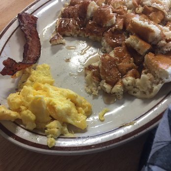 Becca's Cafe - Scrambled eggs pancake and bacon - Cafes Near Me - Anderson, California
