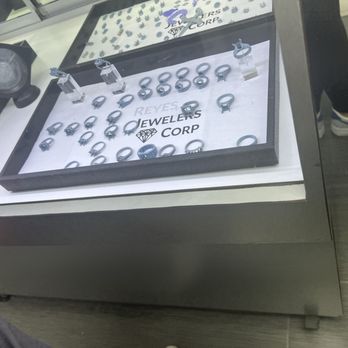 Reyes Jewelers - Models of customizable rings to - Jewelry Repair Near Me - Miami, Florida Reyes Jewelers - Models of customizable rings to - Jewelry Repair Near Me - Miami, Florida