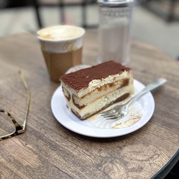 DeLillo Pastry Shop - Tiramisu - Bakeries Near Me - Bronx, New York