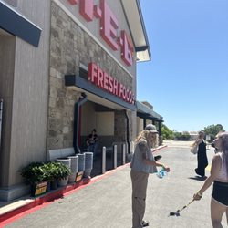 H-E-B