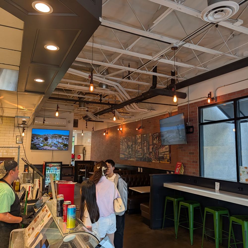 Desi Halal Pizza - Indoor seating area - Halal Near Me - Fullerton, California
